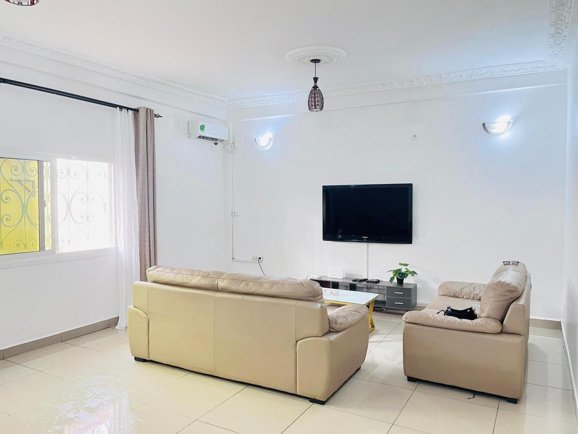 Studio meublé haut standing, Wifi, TV - Yaoundé, Omnisports Esterno foto