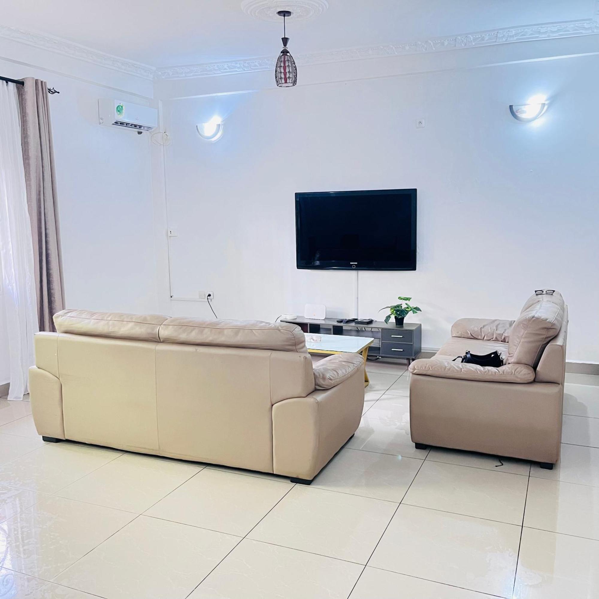 Studio meublé haut standing, Wifi, TV - Yaoundé, Omnisports Esterno foto